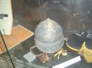 Un casque qui appartenait à un soldat puis une épaulette et autres (...)